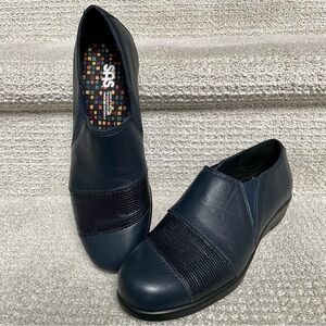 SAS Navy Leather Nora Slip On Tripad Comfort Eel Skin Accents Gusseted Loafers